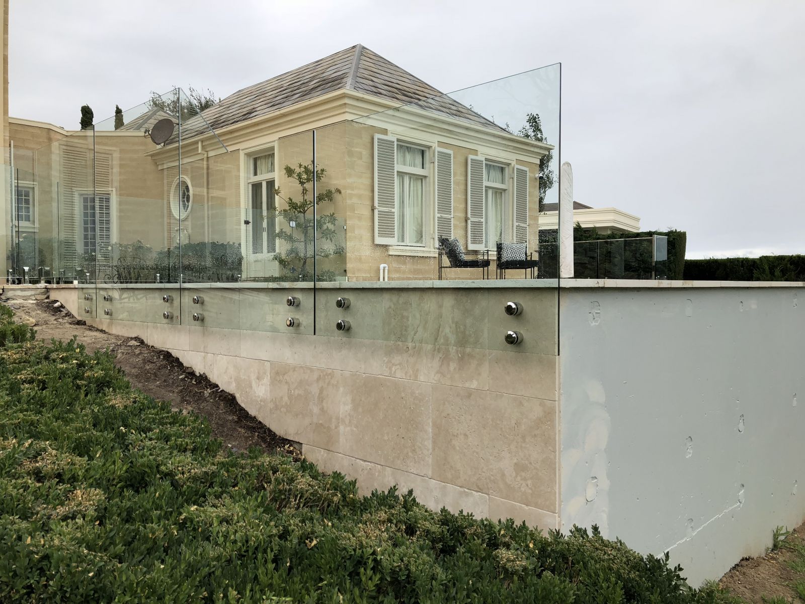 frameless glass pool fencing