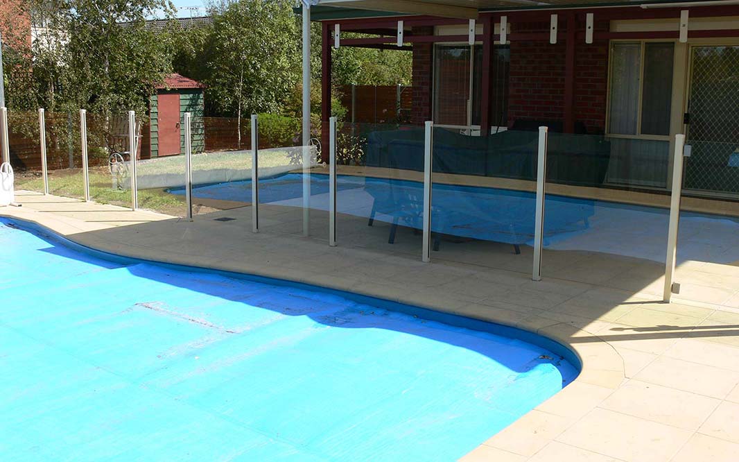 Frameless Pool Fencing