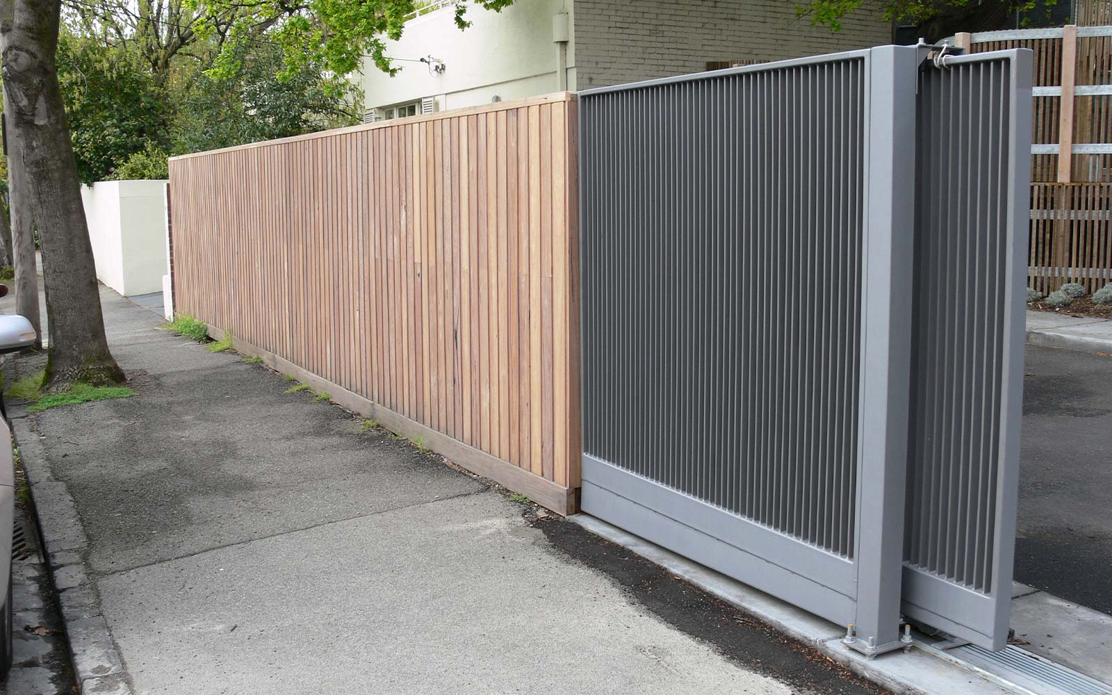 Commercial sliding gates