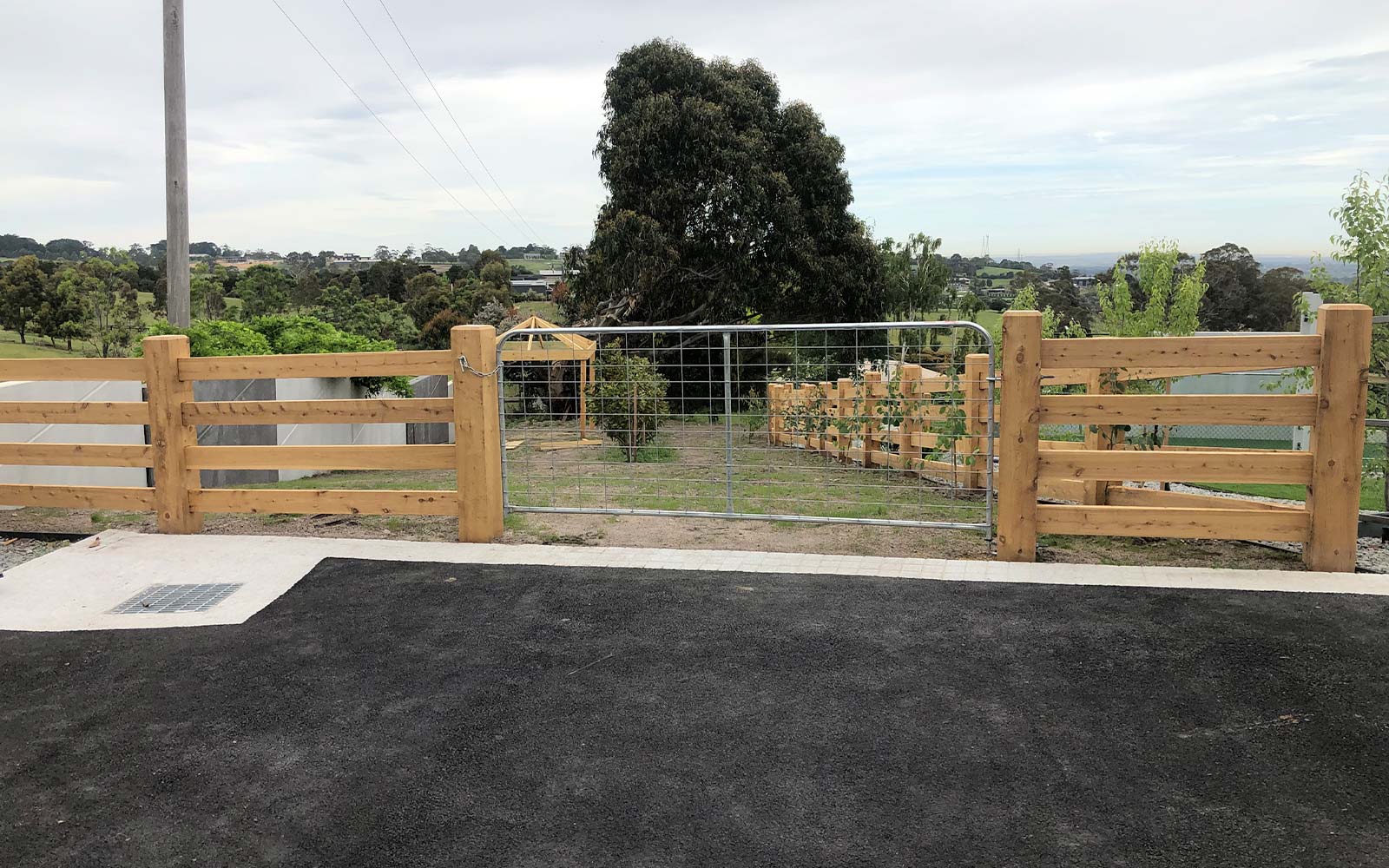 Single swing gates Melbourne